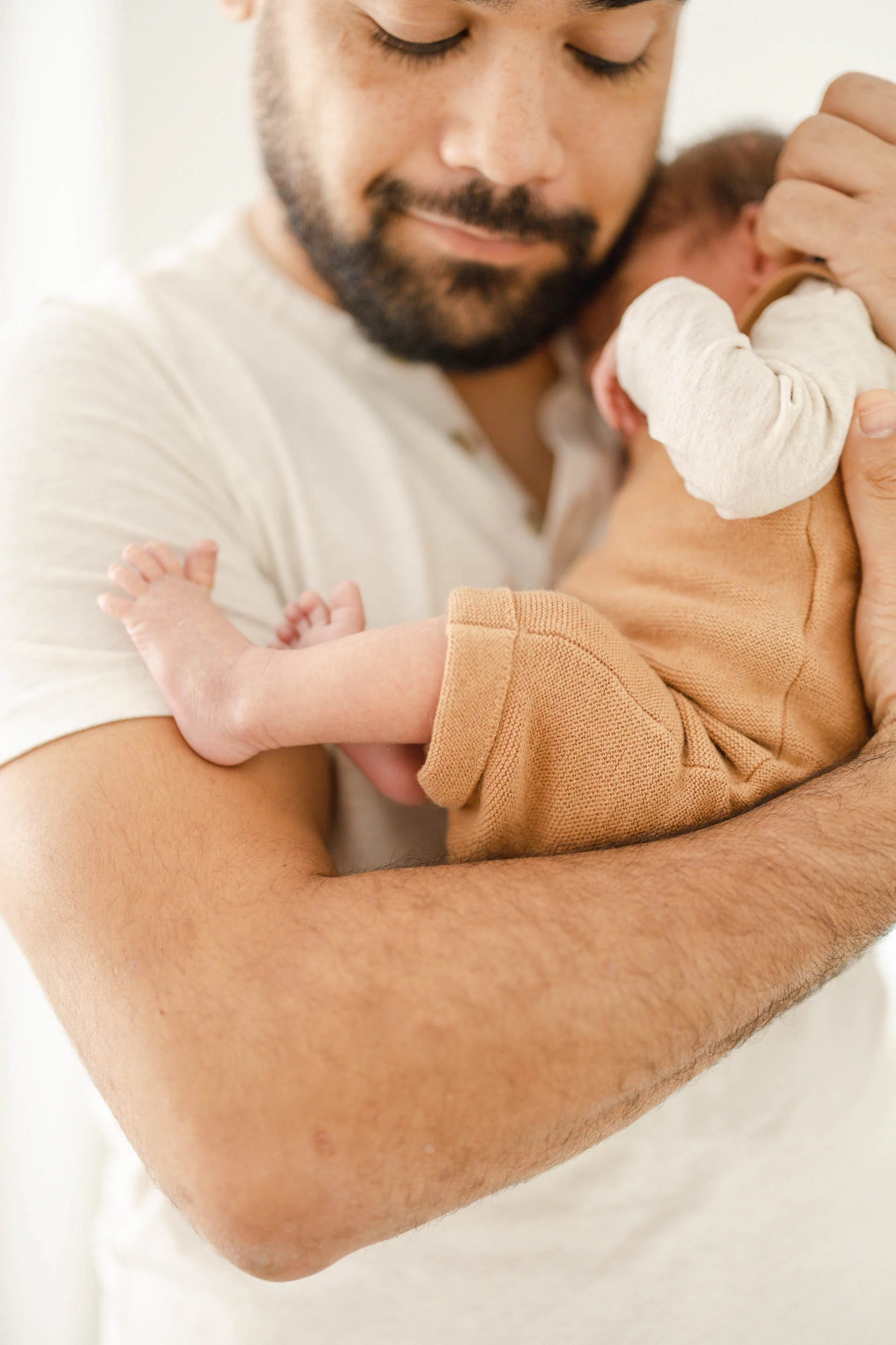 bonheur enfant amour gris marron